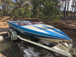 Ski boat