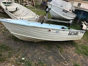 3.8M tinny (DEEP V) unbelievable set up very unique redy 4 use 1ST 2 c will buy.