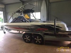 SKI BOAT WAKE BOAT SLEEKLINE CF22