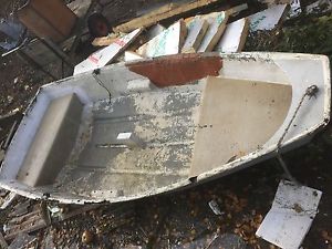 Fibreglass Boat, Dingy, needs finishing.
