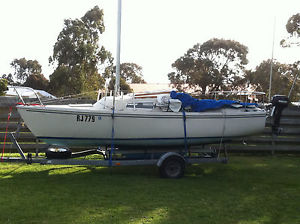 catalina boomaroo 22 trailer sailer yacht (  sunmaid boomarang)