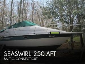 2000 Seaswirl 250 Aft