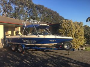 Malibu sunsetter wakeboard ski boat indmar