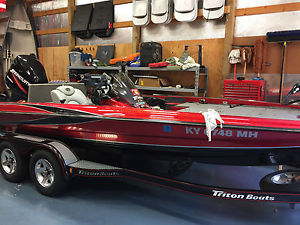 2004 TRITON TR19XDC