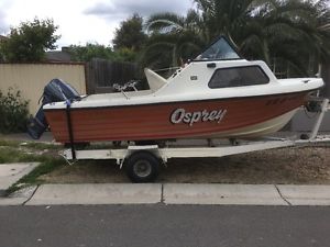 15 ft Half cabin boat ready to go !