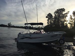 2005 FOUR SEASONS WINRIDER 5.3M & 90 HP YAMAHA