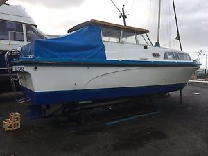 31ft Fiberglass cabin cruiser. image 1