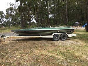 Ski boat Hallett predator