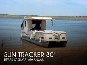 2006 Sun Tracker Party Hut 30