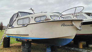 FREEMAN 22 MK2 4 BERTH RIVER CRUISER FORD 1300 CROSSFLOW INBOARD ON SHAFT DRIVE
