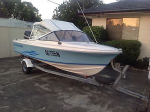 runabout boat Haines Hunter V16R 90hp Mercury optimax 23 hrs only like new