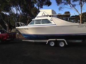bertram 25 foot cruiser