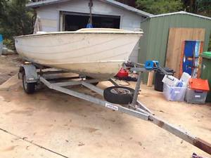 3.8m tinny boat, 6hp Evinrude plus trailer