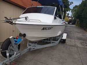 Boat 4.9 mtr