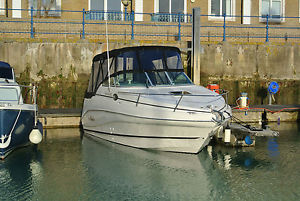 2001 Rinker 242 Fiesta Vee Cabin Cruiser Motorboat