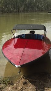 ski boat