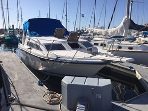 1986 Bayliner Contessa 2855 Cabin Cruiser w/ Volvo 5.7 Engine & Volvo Outdrive