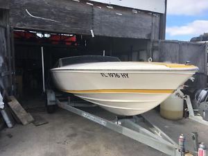 1996 22' Donzi Black Hawk