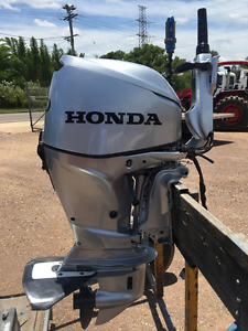 Honda 2011 4 Stroke 60 HP Out Board Motor, TILLER STEER, ELECT START, HEAR run