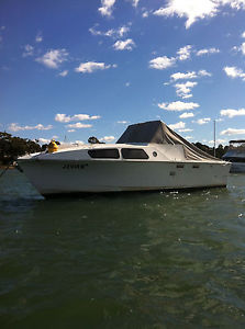 CRUISER FIBREGLASS POWERBOAT 26 FOOT SAVAGE SABRE