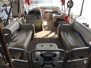 21' PONTOON PARTY BARGE SIGNATURE SERIES