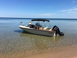1987 Boston Whaler Outrage 22 Cuddy