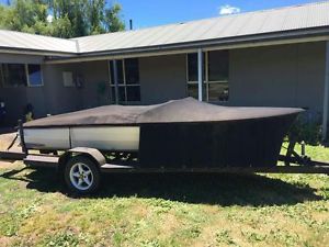 ski boat