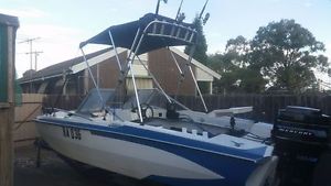 glastron tri hull bow rider