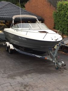 Bayliner 210 Cuddy Cabin