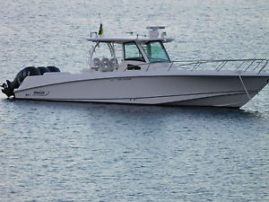 2016 Boston Whaler Outrage 370