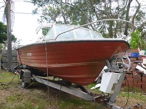 Boat fibreglass runabout 15ft, trailer
