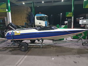 Riever 17 ft powerboat speedboat