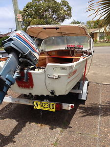 Run-about boat 4 mtrs 25 hp Evinrude engine