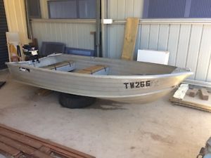 Savage Tinnie boat & Tohatsu 5hp motor