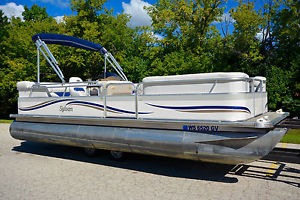 2005 Sylvan 22' Pontoon w/ 4 Stroke 40 HP Mercury  Outboard. OUTSTANDING CONDITION!! FREE STORAGE