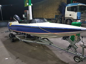 Boat speedboat powerboat reiver 17 ft immaculate condition
