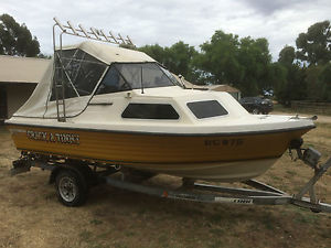 Half Cabin Fishing Ski Boat
