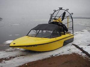 Hydroglisseur flambant neuf 10 hrs d'usure, brand new airboat only 10 hrs of use