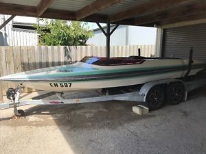 Camero Pintara Ski Boat