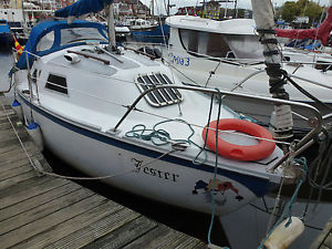 Hunter 22 sailing yacht