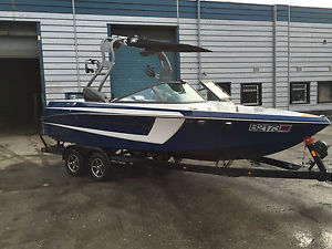 Super Air Nautique 210 Waterski or Wakeboard boat
