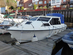 Aqua Bell 28 , Twin Volvo inboard diesels . Volvo 280 drive legs
