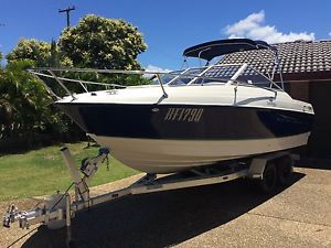 Bayliner Discovery 192 full cabin