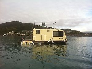 houseboat