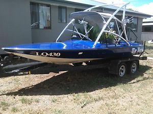 SKI BOAT