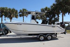 1999 Mako 252