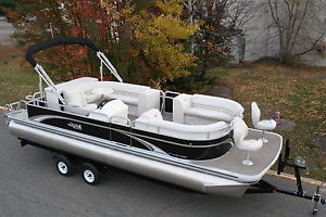 New high end 25 ft pontoon boat----Spring boat show special