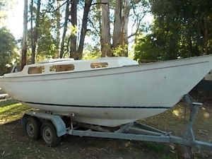 Roberts 22 Trailer Sailer Project Boat