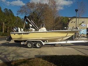 NICE 2005 KEY WEST 216 BAY REEF CC BAY BOAT 200 HP YAMAHA OX66 MOTOR BULLS 196