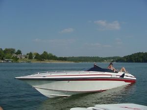 1990 Fountain Power Boat